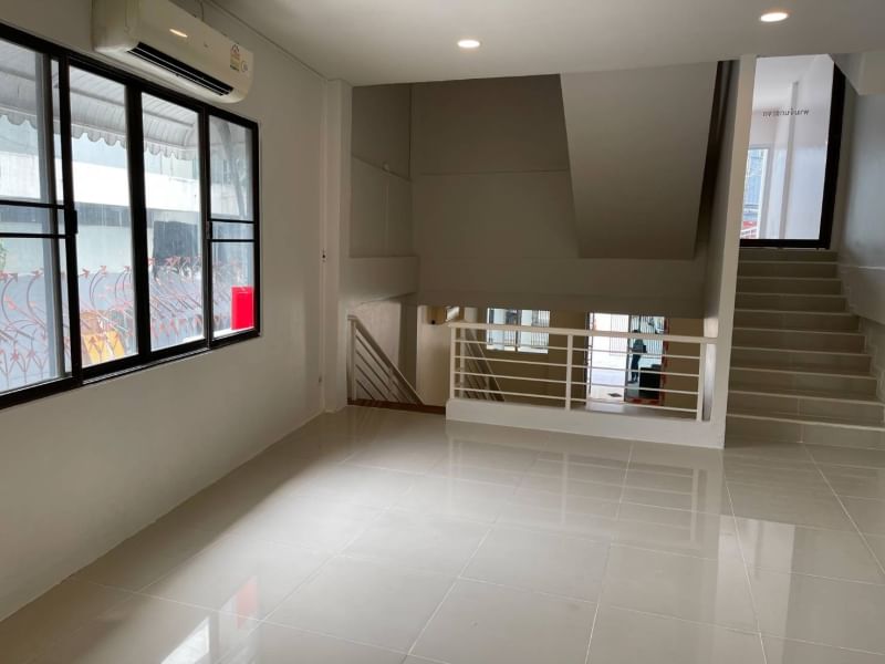 For SaleHome OfficeChokchai 4, Ladprao 71, Ladprao 48, : For sale: 3-storey home office, Lat Phrao 91, renovated house, ready to move in or start a business immediately.