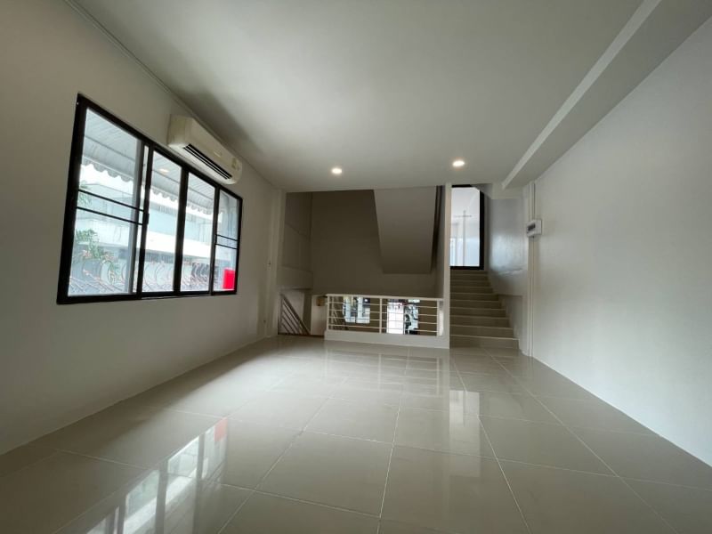 For SaleHome OfficeChokchai 4, Ladprao 71, Ladprao 48, : For sale: 3-storey home office, Lat Phrao 91, renovated house, ready to move in or start a business immediately.