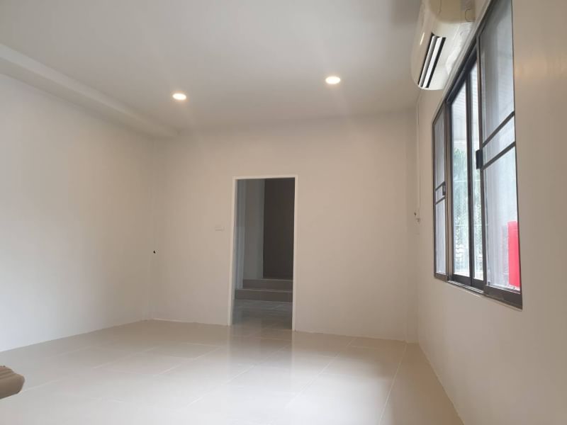 For SaleHome OfficeChokchai 4, Ladprao 71, Ladprao 48, : For sale: 3-storey home office, Lat Phrao 91, renovated house, ready to move in or start a business immediately.