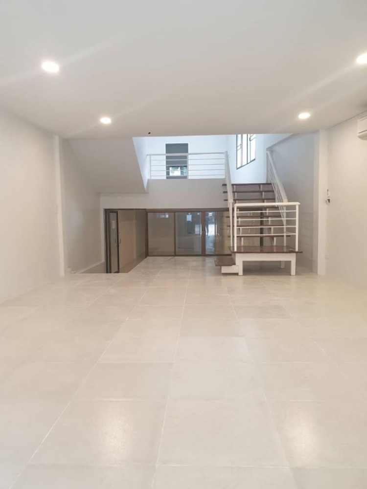 For SaleHome OfficeChokchai 4, Ladprao 71, Ladprao 48, : For sale: 3-storey home office, Lat Phrao 91, renovated house, ready to move in or start a business immediately.