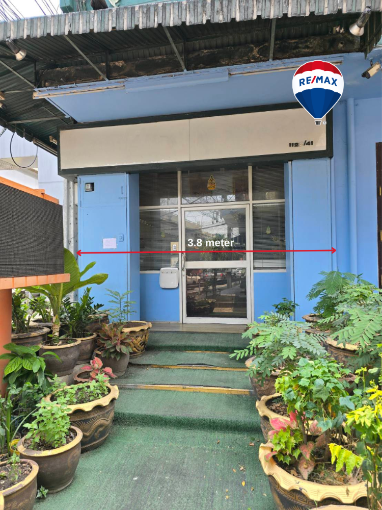 ให้เช่าอาคารพาณิชย์คลองเตย กล้วยน้ำไท : ทาวน์เฮ้าส์ 3 คูหาให้เช่าย่านพระราม 4, กรุงเทพมหานคร