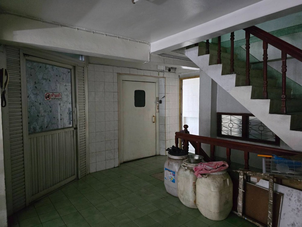 ให้เช่าอาคารพาณิชย์คลองเตย กล้วยน้ำไท : ทาวน์เฮ้าส์ 3 คูหาให้เช่าย่านพระราม 4, กรุงเทพมหานคร