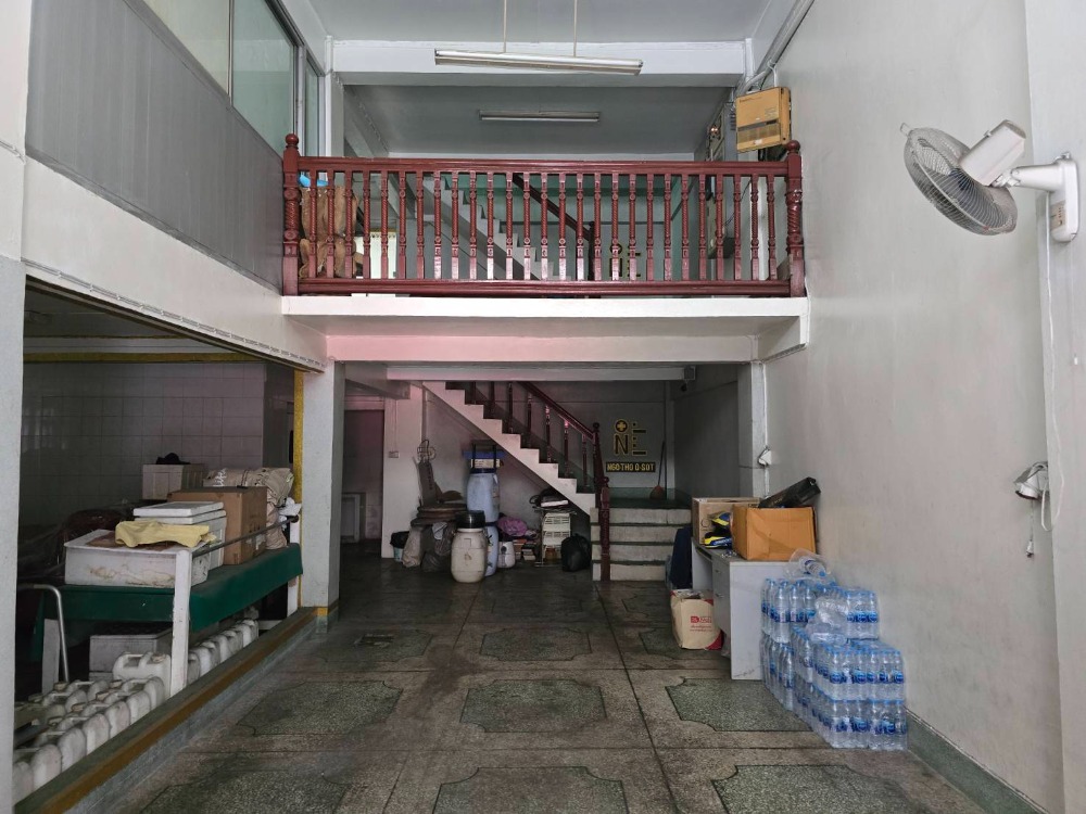 ให้เช่าอาคารพาณิชย์คลองเตย กล้วยน้ำไท : ทาวน์เฮ้าส์ 3 คูหาให้เช่าย่านพระราม 4, กรุงเทพมหานคร