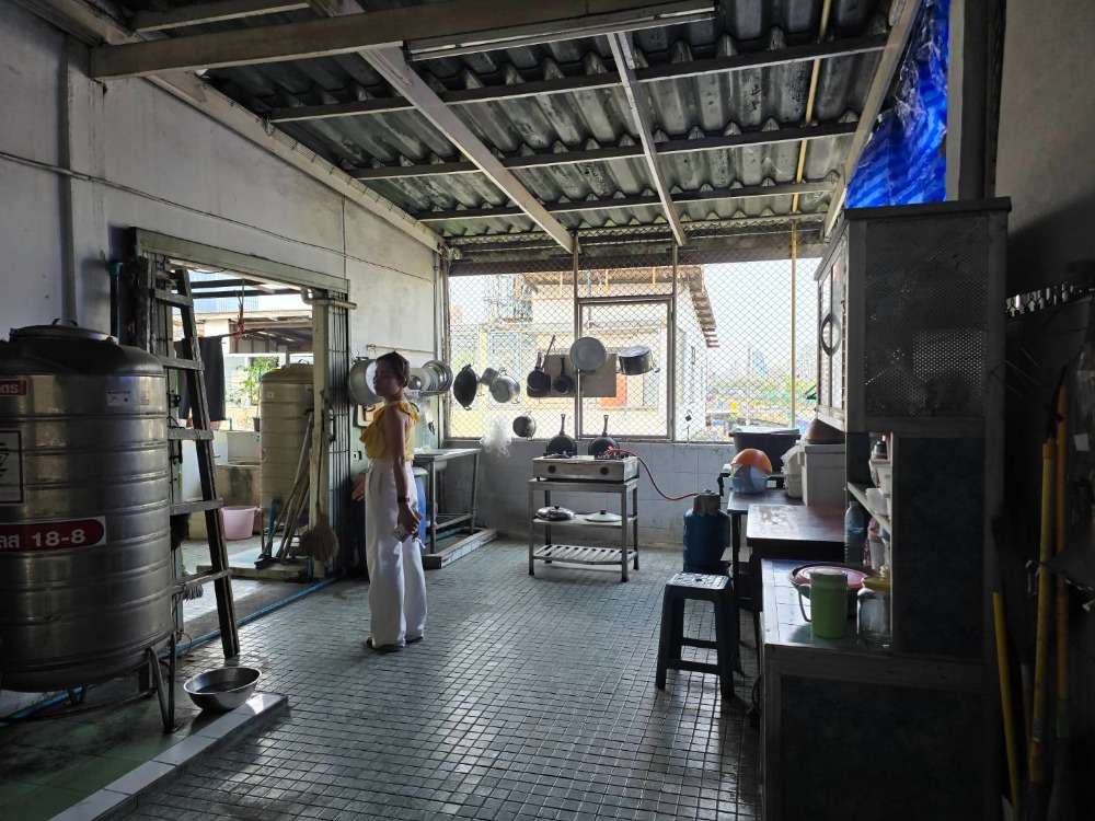 ให้เช่าอาคารพาณิชย์คลองเตย กล้วยน้ำไท : ทาวน์เฮ้าส์ 3 คูหาให้เช่าย่านพระราม 4, กรุงเทพมหานคร