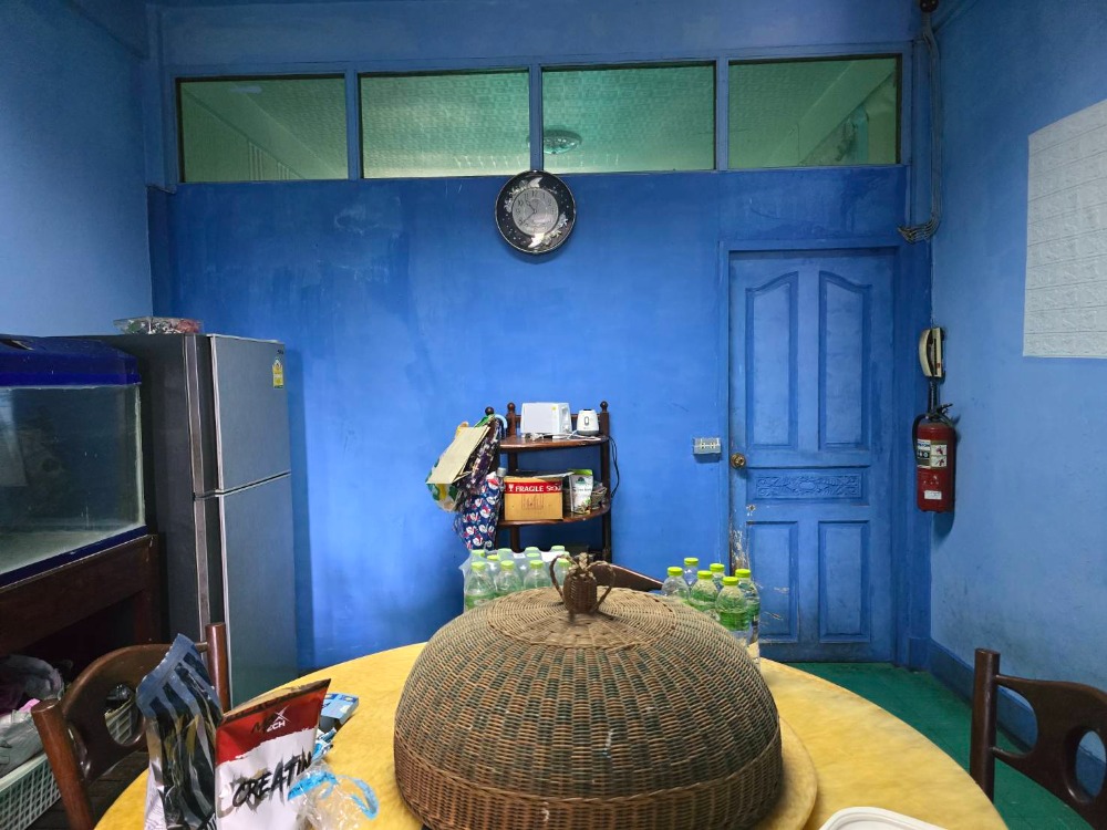 ให้เช่าอาคารพาณิชย์คลองเตย กล้วยน้ำไท : ทาวน์เฮ้าส์ 3 คูหาให้เช่าย่านพระราม 4, กรุงเทพมหานคร