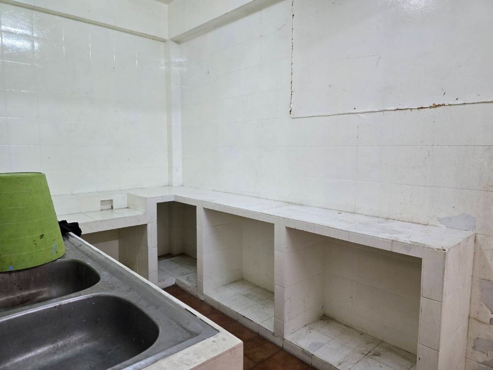 ให้เช่าอาคารพาณิชย์คลองเตย กล้วยน้ำไท : ทาวน์เฮ้าส์ 3 คูหาให้เช่าย่านพระราม 4, กรุงเทพมหานคร