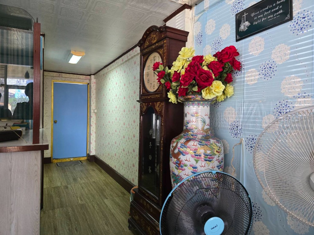 ให้เช่าอาคารพาณิชย์คลองเตย กล้วยน้ำไท : ทาวน์เฮ้าส์ 3 คูหาให้เช่าย่านพระราม 4, กรุงเทพมหานคร