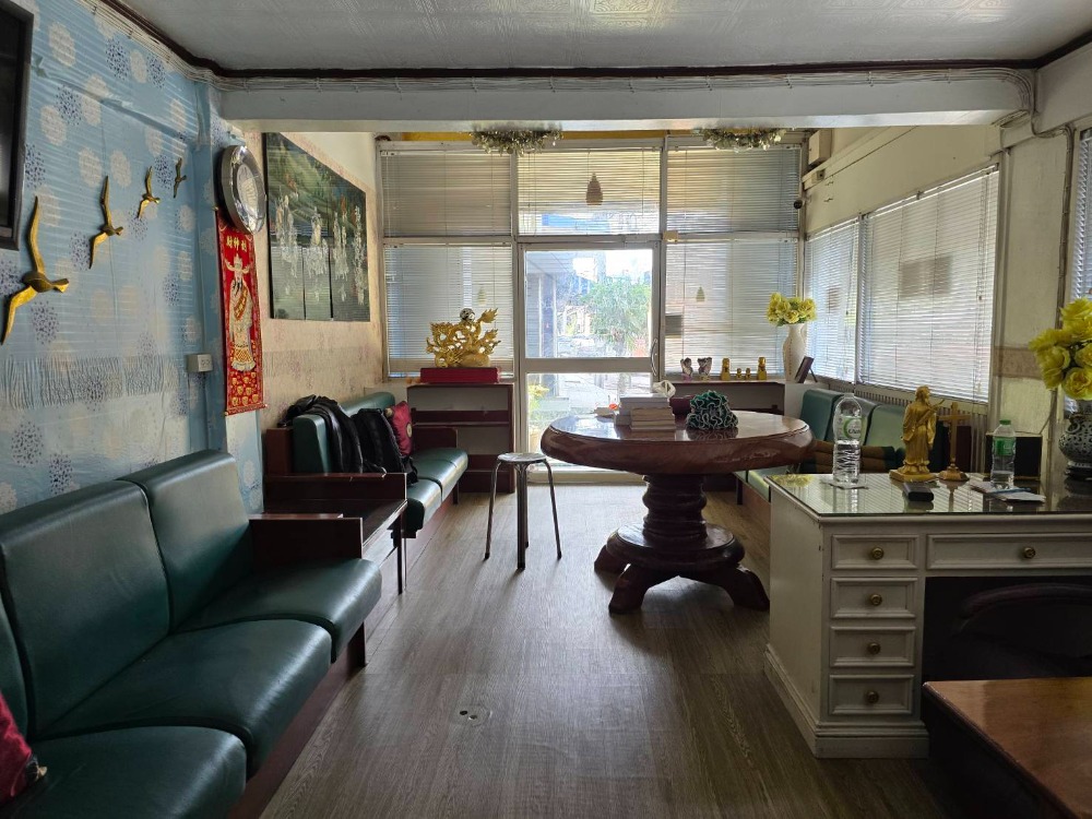 ให้เช่าอาคารพาณิชย์คลองเตย กล้วยน้ำไท : ทาวน์เฮ้าส์ 3 คูหาให้เช่าย่านพระราม 4, กรุงเทพมหานคร