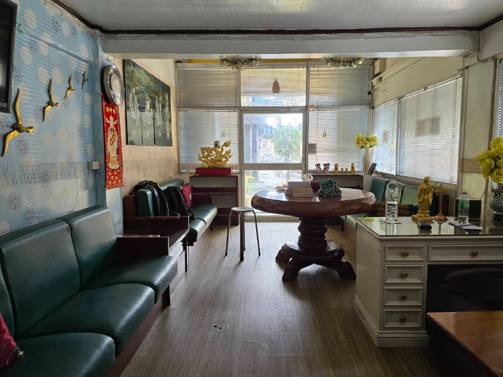 ให้เช่าอาคารพาณิชย์คลองเตย กล้วยน้ำไท : ทาวน์เฮ้าส์ 3 คูหาให้เช่าย่านพระราม 4, กรุงเทพมหานคร