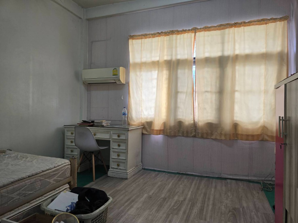 ให้เช่าอาคารพาณิชย์คลองเตย กล้วยน้ำไท : ทาวน์เฮ้าส์ 3 คูหาให้เช่าย่านพระราม 4, กรุงเทพมหานคร