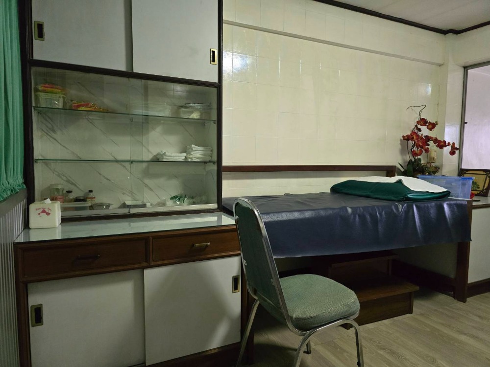 ให้เช่าอาคารพาณิชย์คลองเตย กล้วยน้ำไท : ทาวน์เฮ้าส์ 3 คูหาให้เช่าย่านพระราม 4, กรุงเทพมหานคร