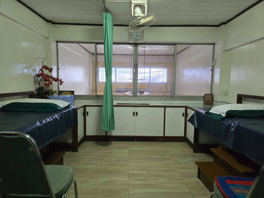 ให้เช่าอาคารพาณิชย์คลองเตย กล้วยน้ำไท : ทาวน์เฮ้าส์ 3 คูหาให้เช่าย่านพระราม 4, กรุงเทพมหานคร