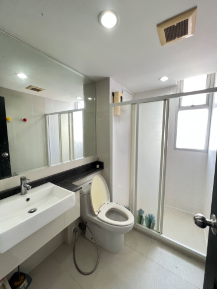 For RentCondoRatchadapisek, Huaikwang, Suttisan : 🏢 Condo for rent: The Kris 5, Soi Ratchada 17, size 37 sq m., ready to move in.