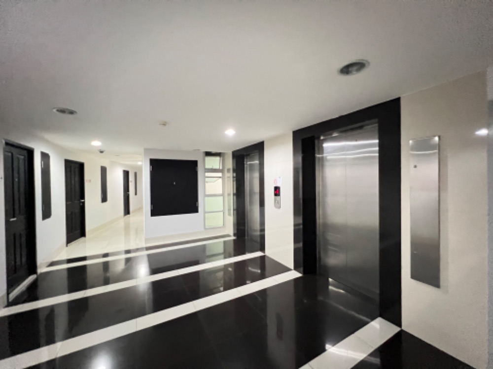 For RentCondoRatchadapisek, Huaikwang, Suttisan : 🏢 Condo for rent: The Kris 5, Soi Ratchada 17, size 37 sq m., ready to move in.