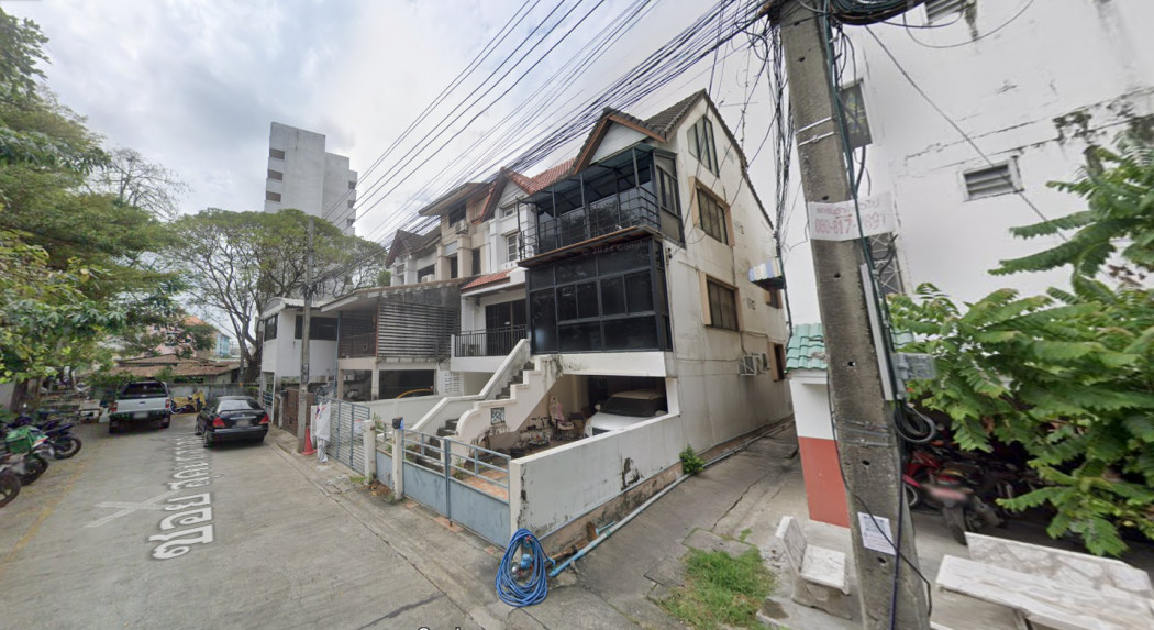 For SaleShop HouseLadprao101, Happy Land, The Mall Bang Kapi : Very urgent 3-story townhouse, Su Konthasawat Road, Lat Phrao, millions cheaper than the market, Lat Phrao