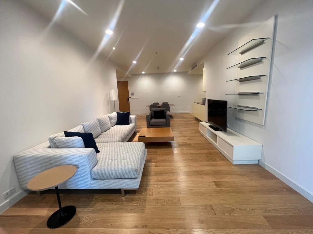 ให้เช่าคอนโดสาทร นราธิวาส : ให้เช่าคอนโดริมแม่น้ำเจ้าพระยา ในย่านเจริญกรุง  2ห้องนอน ห้องสวย เฟอร์นิเจอร์และสิ่งอำนวยความสะดวกครบ วิวแม่น้ำ พร้อมเข้าอยู่