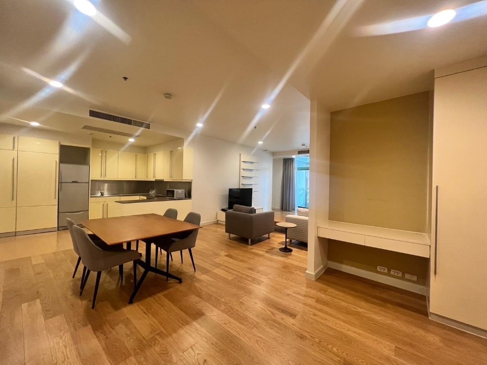 ให้เช่าคอนโดสาทร นราธิวาส : ให้เช่าคอนโดริมแม่น้ำเจ้าพระยา ในย่านเจริญกรุง  2ห้องนอน ห้องสวย เฟอร์นิเจอร์และสิ่งอำนวยความสะดวกครบ วิวแม่น้ำ พร้อมเข้าอยู่