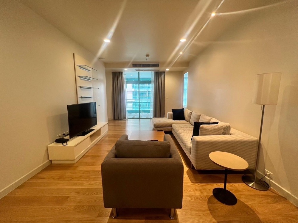 ให้เช่าคอนโดสาทร นราธิวาส : ให้เช่าคอนโดริมแม่น้ำเจ้าพระยา ในย่านเจริญกรุง  2ห้องนอน ห้องสวย เฟอร์นิเจอร์และสิ่งอำนวยความสะดวกครบ วิวแม่น้ำ พร้อมเข้าอยู่