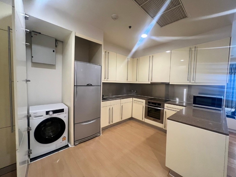 ให้เช่าคอนโดสาทร นราธิวาส : ให้เช่าคอนโดริมแม่น้ำเจ้าพระยา ในย่านเจริญกรุง  2ห้องนอน ห้องสวย เฟอร์นิเจอร์และสิ่งอำนวยความสะดวกครบ วิวแม่น้ำ พร้อมเข้าอยู่