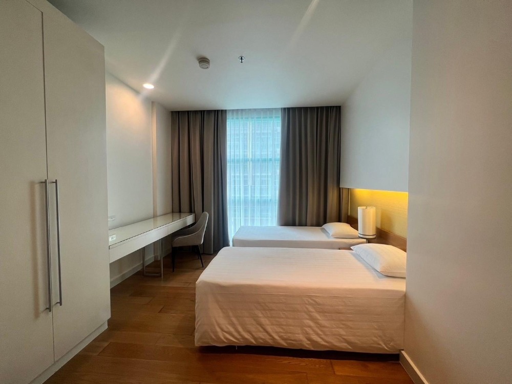 ให้เช่าคอนโดสาทร นราธิวาส : ให้เช่าคอนโดริมแม่น้ำเจ้าพระยา ในย่านเจริญกรุง  2ห้องนอน ห้องสวย เฟอร์นิเจอร์และสิ่งอำนวยความสะดวกครบ วิวแม่น้ำ พร้อมเข้าอยู่