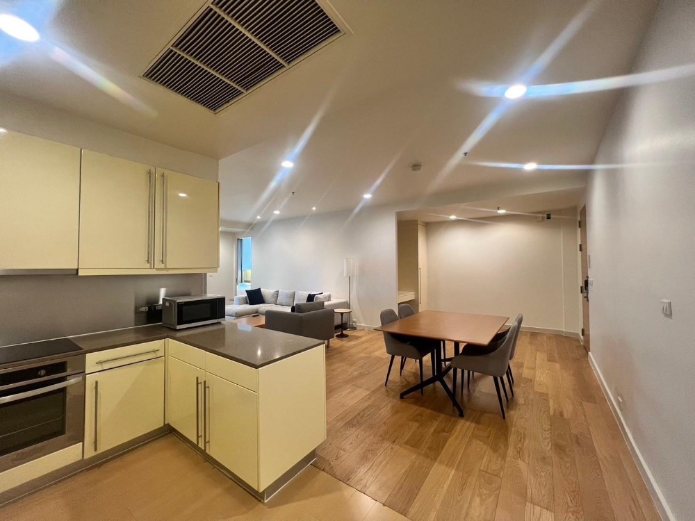 ให้เช่าคอนโดสาทร นราธิวาส : ให้เช่าคอนโดริมแม่น้ำเจ้าพระยา ในย่านเจริญกรุง  2ห้องนอน ห้องสวย เฟอร์นิเจอร์และสิ่งอำนวยความสะดวกครบ วิวแม่น้ำ พร้อมเข้าอยู่