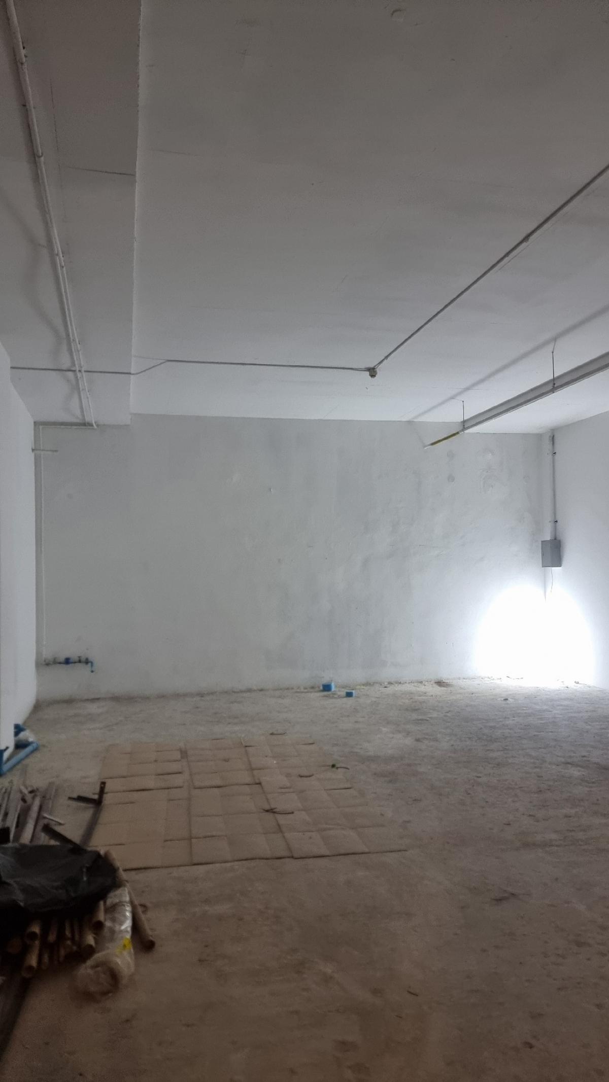 ให้เช่าร้านค้า/ตลาดนัดสุขุมวิท อโศก ทองหล่อ : ให้เช่า พร้อมพงษ์ ทองหล่อ เพดานสูงมาก4.3เมตร พื้นที่ขนาด 96 ตารางเมตรเหมาะทำคาเฟ่ร้านอาหาร หรือซุปเปอร์มาร์เก็ตสินค้าจากฟาร์มออแกนิค