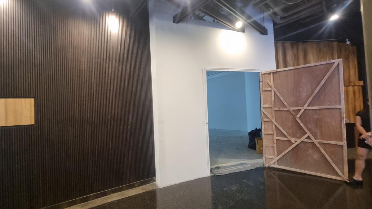 ให้เช่าร้านค้า/ตลาดนัดสุขุมวิท อโศก ทองหล่อ : ให้เช่า พร้อมพงษ์ ทองหล่อ เพดานสูงมาก4.3เมตร พื้นที่ขนาด 96 ตารางเมตรเหมาะทำคาเฟ่ร้านอาหาร หรือซุปเปอร์มาร์เก็ตสินค้าจากฟาร์มออแกนิค