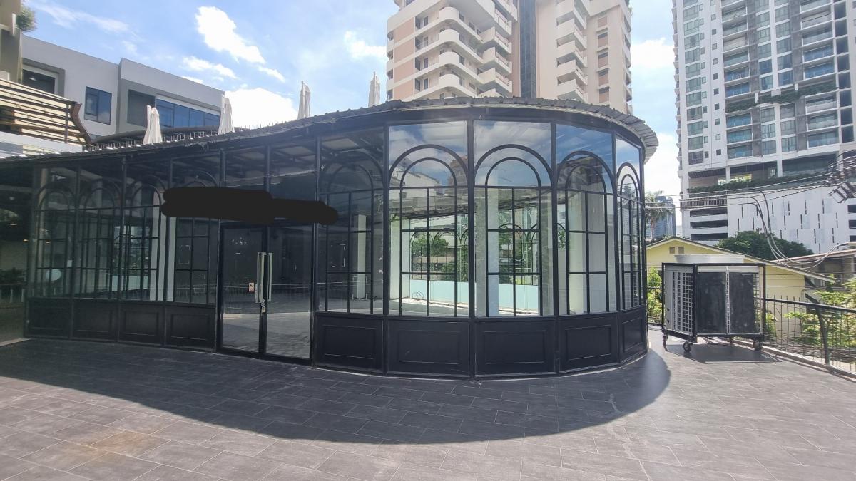 ให้เช่าร้านค้า/ตลาดนัดสุขุมวิท อโศก ทองหล่อ : ให้เช่า พร้อมพงษ์ ทองหล่อ พื้นที่outdoor แะindoor ติดถนนสุขุมวิท การมองเห็นดี เหมาะทำร้านอาหาร ดนตรีสด เพดานสูง พื้นที่ขนาด 256.2 ตารางเมตร