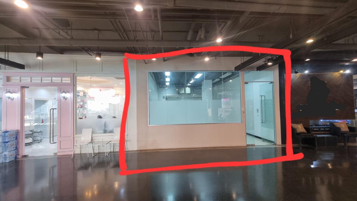 For RentRetail SpaceSukhumvit, Asoke, Thonglor : For rent, Phrom Phong, Thonglor, suitable for service businesses such as barbershops, dental clinics, Skincare businesses, not accepting beauty clinics, area size 49.34 square meters.