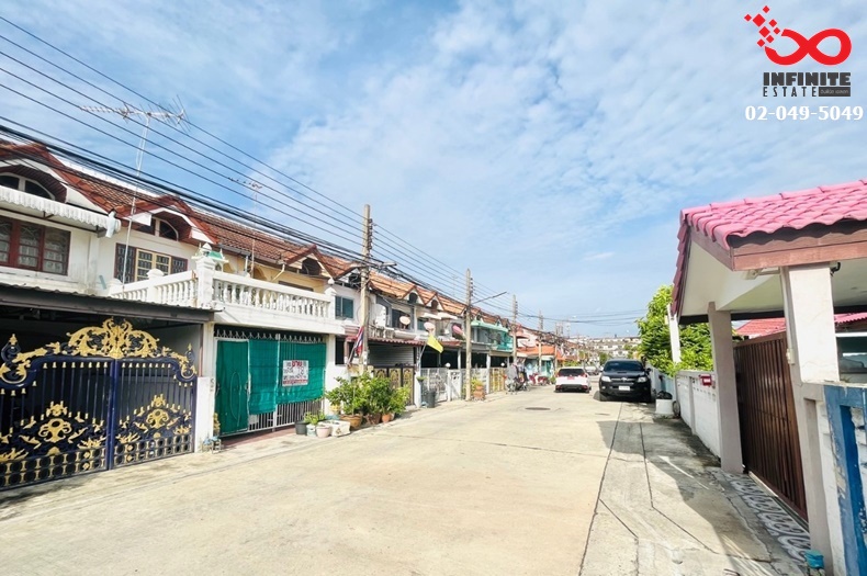 ขายทาวน์โฮมสมุทรปราการ สำโรง : ขายทาวน์โฮม 2 ชั้น หมู่บ้านสุภาวัลย์ ถนนศรีนครินทร์ สมุทรปราการ