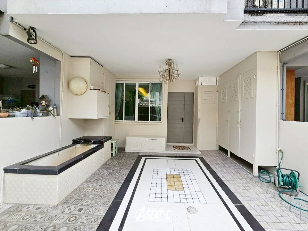 ให้เช่าทาวน์โฮมเกษตร นวมินทร์ ลาดปลาเค้า : ให้เช่า อารียา เดลี่ เกษตร-นวมินทร์ ทาวน์โฮม 3ชั้น 3 ห้องนอน 4 ห้องน้ำ 2 ที่จอดรถ  เฟอร์นิเเจอร์ครบพร้อมอยู่ ทำเลดีเดินทางสะดวก ใกล้ ม.เกษตร และเซ็นทรัล รามอินทรา