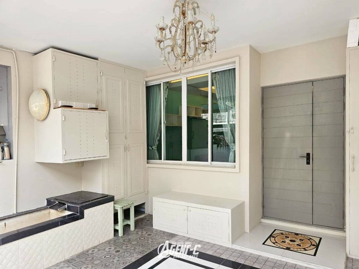 ให้เช่าทาวน์โฮมเกษตร นวมินทร์ ลาดปลาเค้า : ให้เช่า อารียา เดลี่ เกษตร-นวมินทร์ ทาวน์โฮม 3ชั้น 3 ห้องนอน 4 ห้องน้ำ 2 ที่จอดรถ  เฟอร์นิเเจอร์ครบพร้อมอยู่ ทำเลดีเดินทางสะดวก ใกล้ ม.เกษตร และเซ็นทรัล รามอินทรา