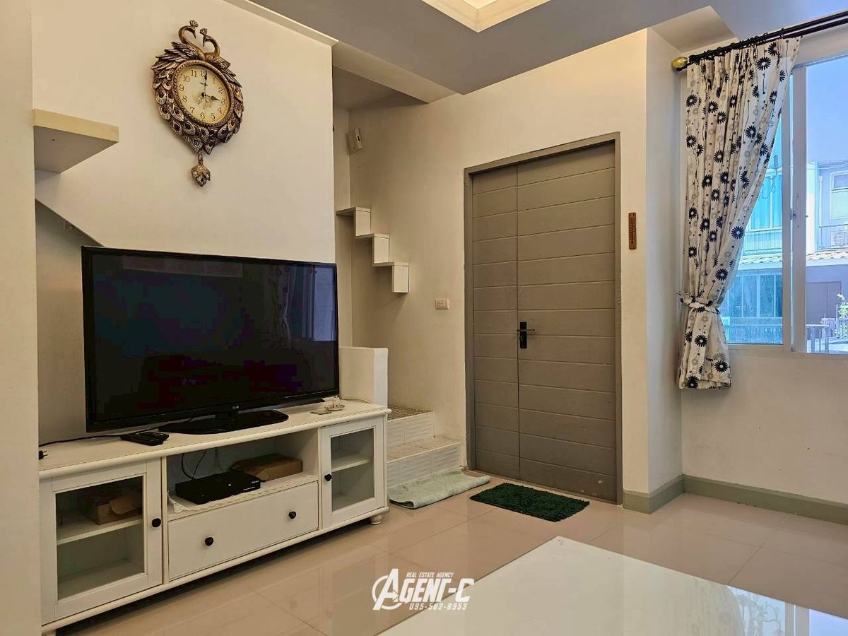 ให้เช่าทาวน์โฮมเกษตร นวมินทร์ ลาดปลาเค้า : ให้เช่า อารียา เดลี่ เกษตร-นวมินทร์ ทาวน์โฮม 3ชั้น 3 ห้องนอน 4 ห้องน้ำ 2 ที่จอดรถ  เฟอร์นิเเจอร์ครบพร้อมอยู่ ทำเลดีเดินทางสะดวก ใกล้ ม.เกษตร และเซ็นทรัล รามอินทรา