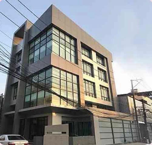 For SaleShop HouseRama9, Petchburi, RCA : For sale: 4 and a half storey office building, 907 sq m., with 2-storey warehouse, Ramkhamhaeng Soi 4, divided into separate office rooms, decorated and ready to use, near expressway, Airport Link