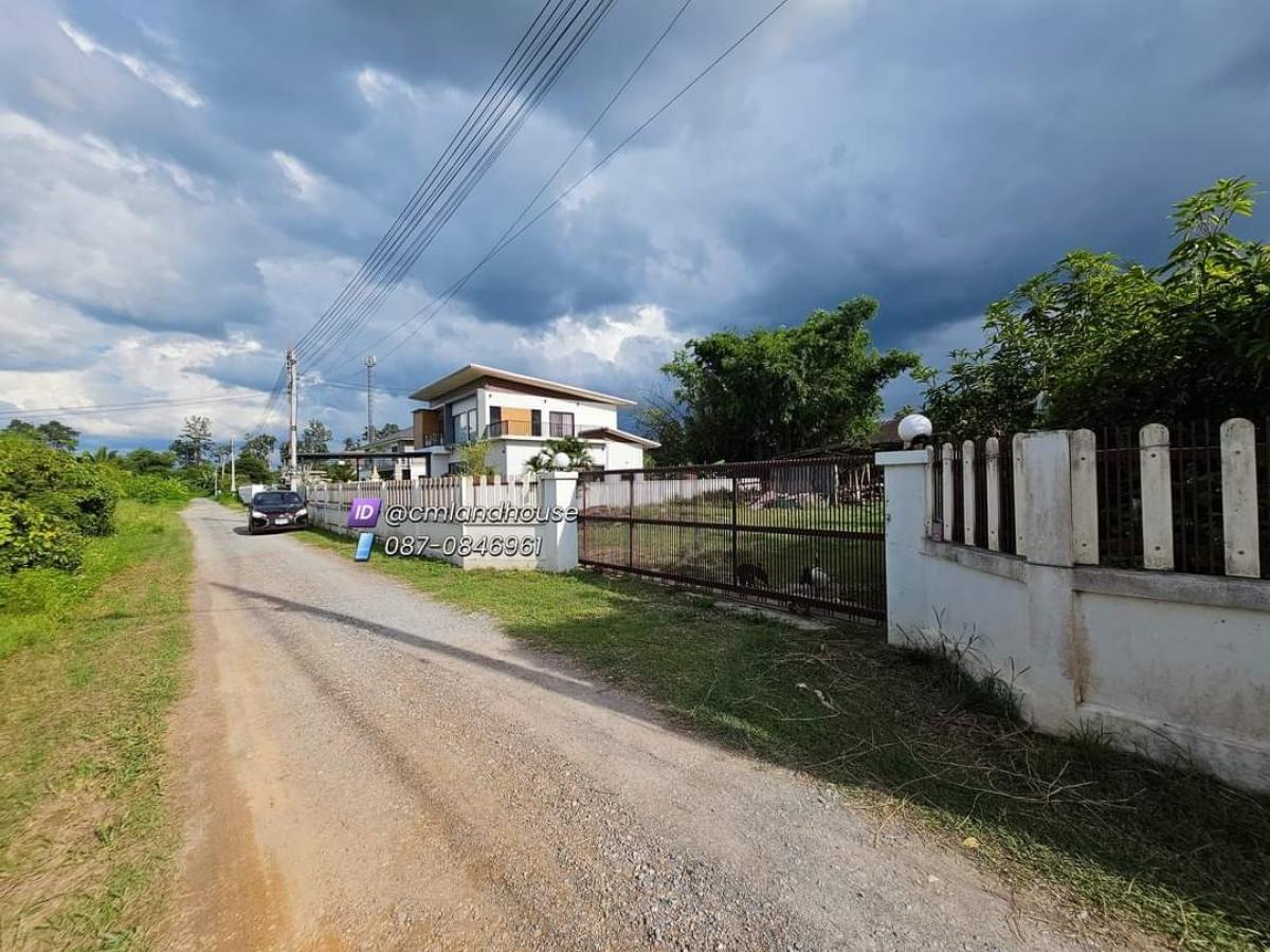 For SaleLandChiang Mai : Land for sale with wooden house, 272 sq.w., cheap price 10,662/sq.w., near Ton Yang Road, only 500 meters, in the alley opposite Saraphi Hospital.