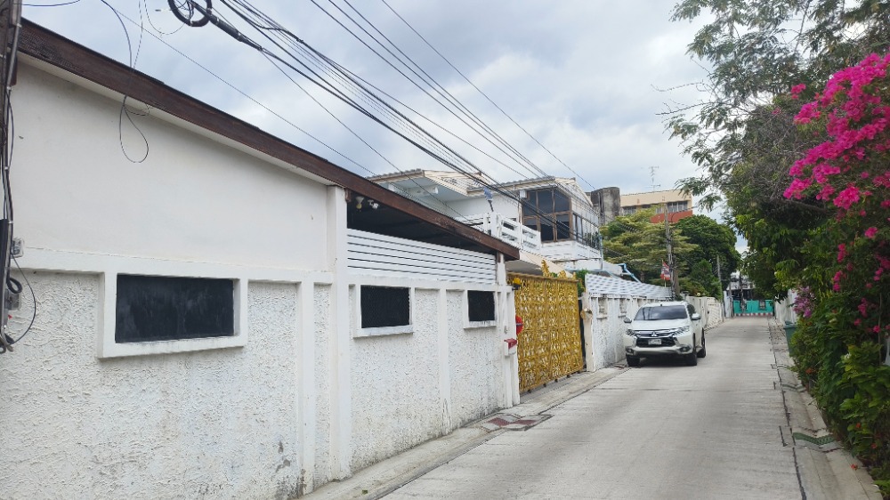 ขายบ้านลาดพร้าว เซ็นทรัลลาดพร้าว : บ้านทำเลเมือง แนวรถไฟฟ้า บนถนนลาดพร้าว, กรุงเทพ