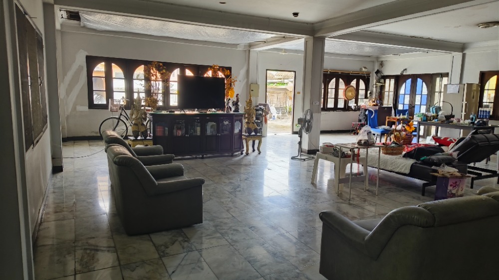 ขายบ้านลาดพร้าว เซ็นทรัลลาดพร้าว : บ้านทำเลเมือง แนวรถไฟฟ้า บนถนนลาดพร้าว, กรุงเทพ