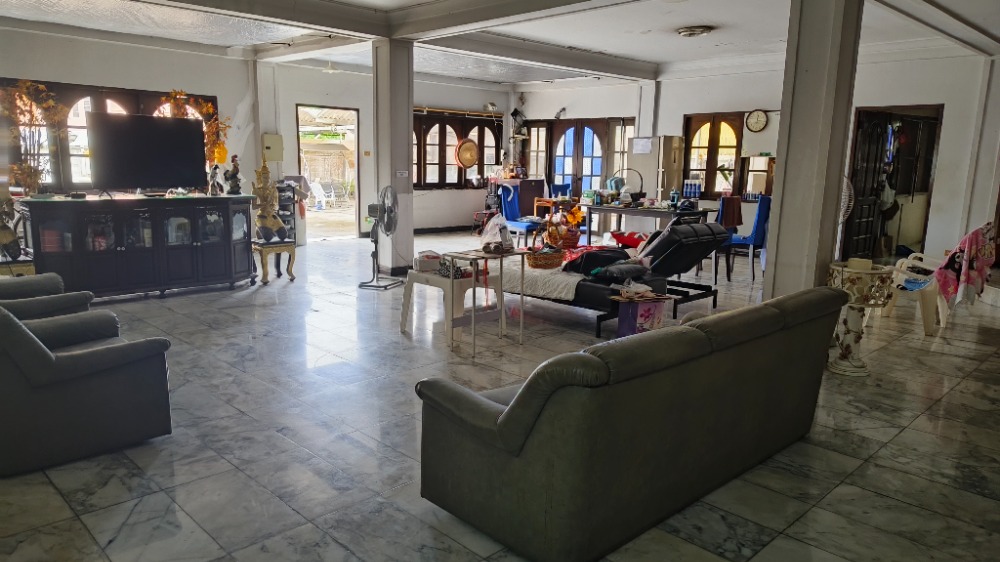 ขายบ้านลาดพร้าว เซ็นทรัลลาดพร้าว : บ้านทำเลเมือง แนวรถไฟฟ้า บนถนนลาดพร้าว, กรุงเทพ