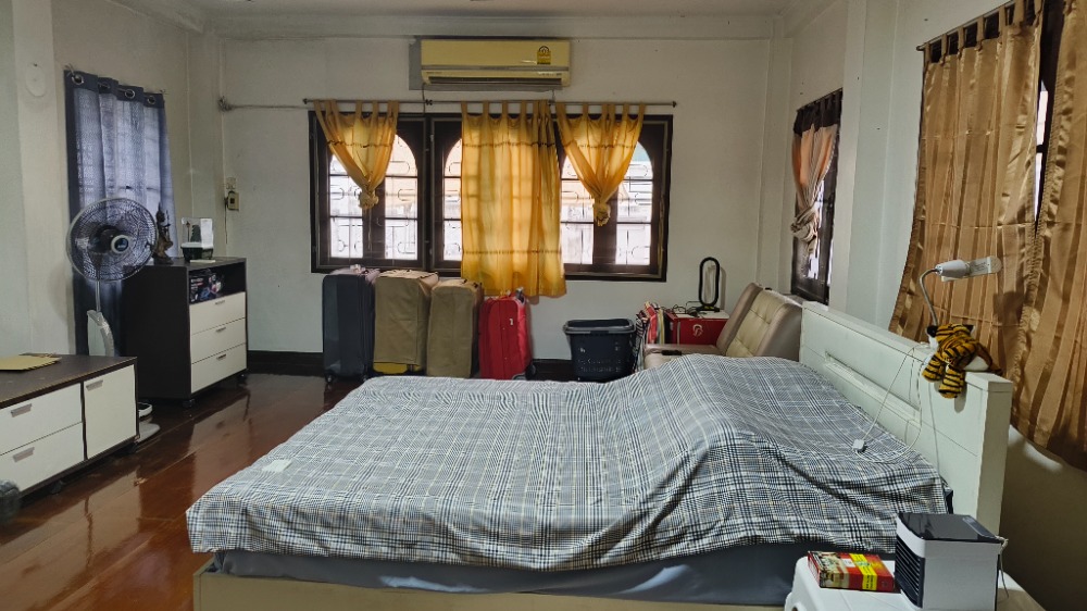 ขายบ้านลาดพร้าว เซ็นทรัลลาดพร้าว : บ้านทำเลเมือง แนวรถไฟฟ้า บนถนนลาดพร้าว, กรุงเทพ