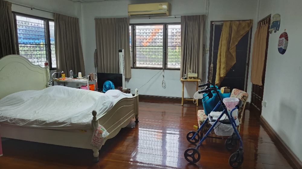 ขายบ้านลาดพร้าว เซ็นทรัลลาดพร้าว : บ้านทำเลเมือง แนวรถไฟฟ้า บนถนนลาดพร้าว, กรุงเทพ