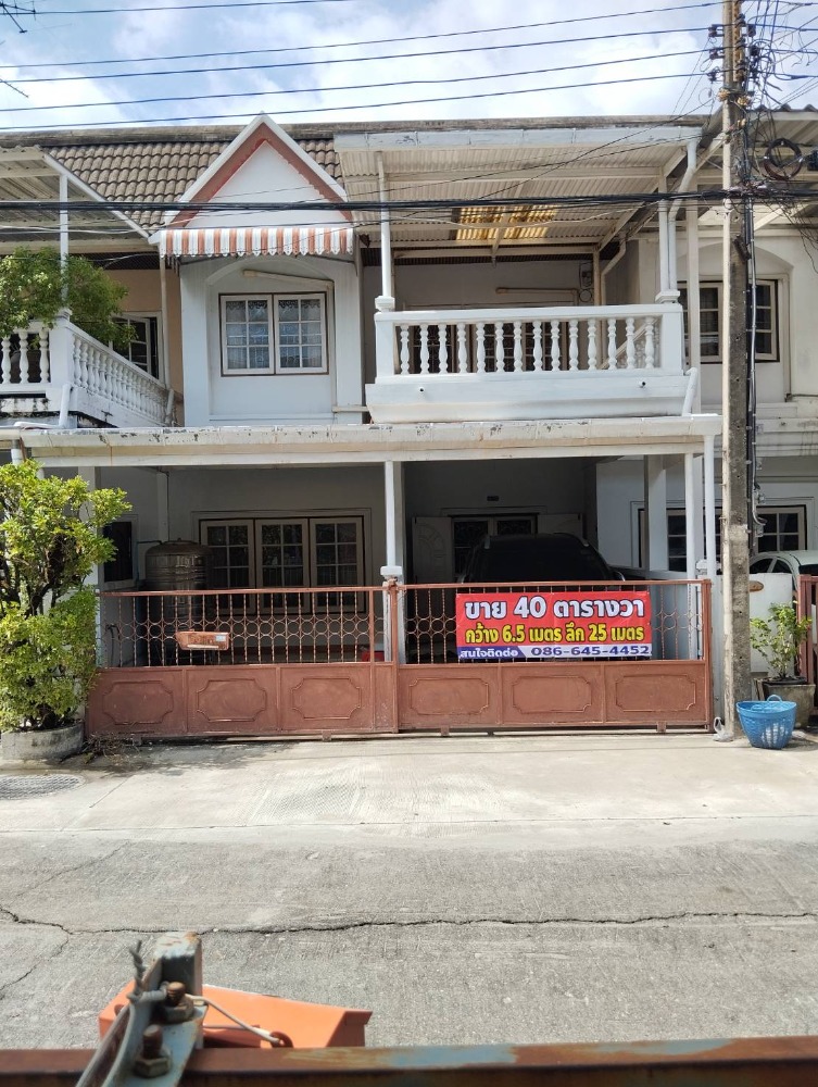ขายทาวน์โฮมลาดพร้าว เซ็นทรัลลาดพร้าว : ขายทาวน์เฮ้าส์ 2 ชั้น 40 ตร.วา ซอยลาดพร้าว 31 ใกล้สถานีรถไฟฟ้าลาดพร้าว