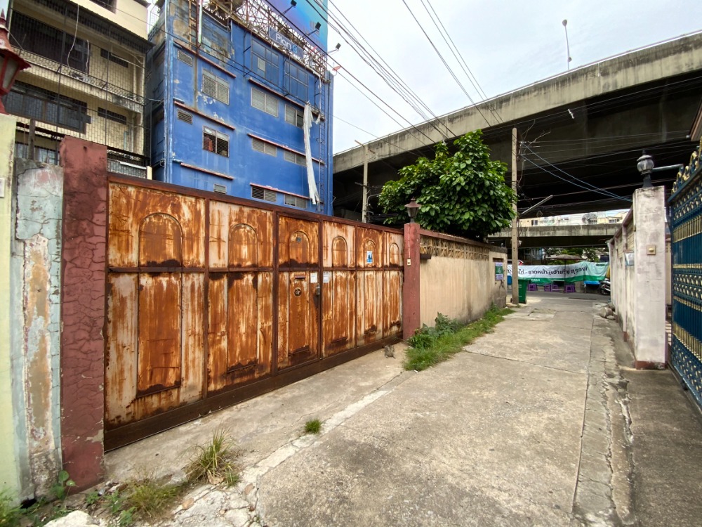 For SaleLandSilom, Saladaeng, Bangrak : Land on Surawong Road, close to the expressway, in the heart of the city [Boon Estate]