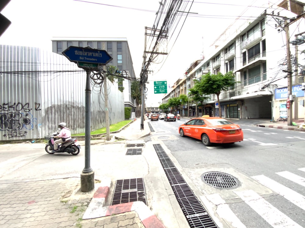 For SaleLandSilom, Saladaeng, Bangrak : Land on Surawong Road, close to the expressway, in the heart of the city [Boon Estate]