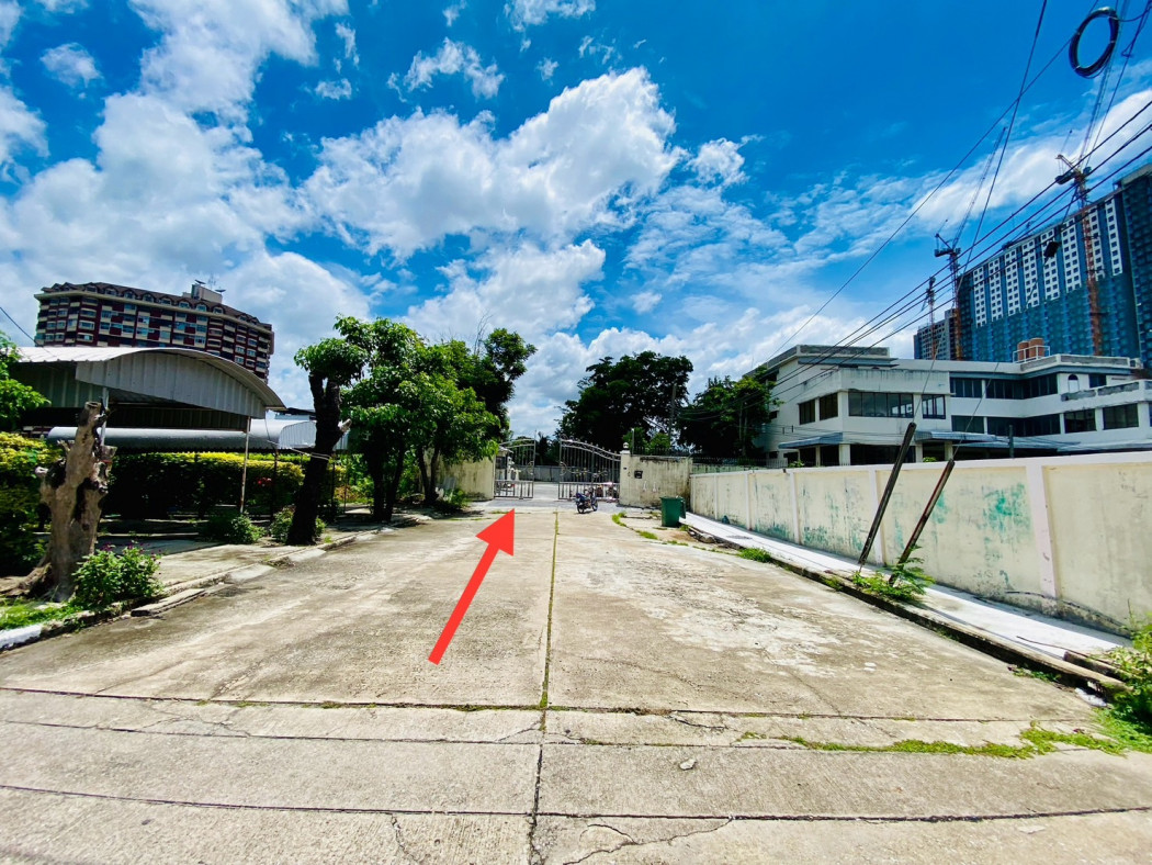 For RentLandBangna, Bearing, Lasalle : Land for rent with buildings Napalai Village, size 1 rai 1 ngan 18 sq wa, Bangna, Sukhumvit 70/3 Sanphawut