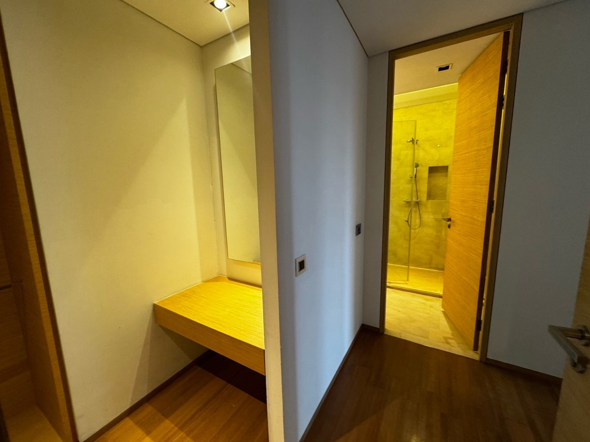 ขายคอนโดสีลม ศาลาแดง บางรัก : Saladaeng Residences 2 bedroom 126sqm for sale only 29 Mb best layout in the building!! Please contact 0816878954