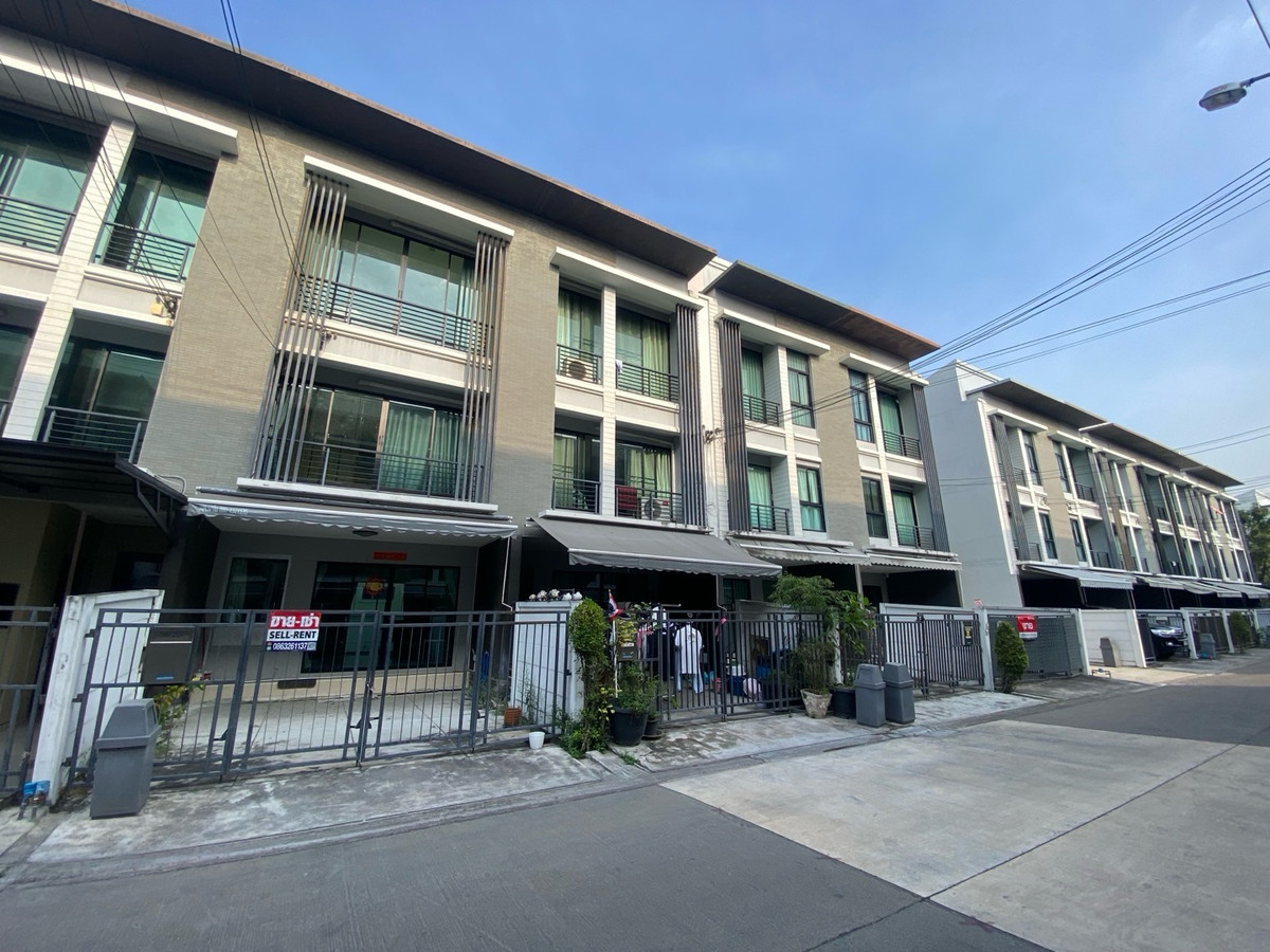 ให้เช่าทาวน์โฮมรามคำแหง หัวหมาก : ให้เช่าบ้านทาว์นโฮม 3 ชั้น บ้านกลางเมือง พระราม9- รามคำแหง บ้านสภาพใหม่เหมาะสำหรับพักอาศัยเดินทางสะดวก ใกล้ทางด่วน รามคำแหง