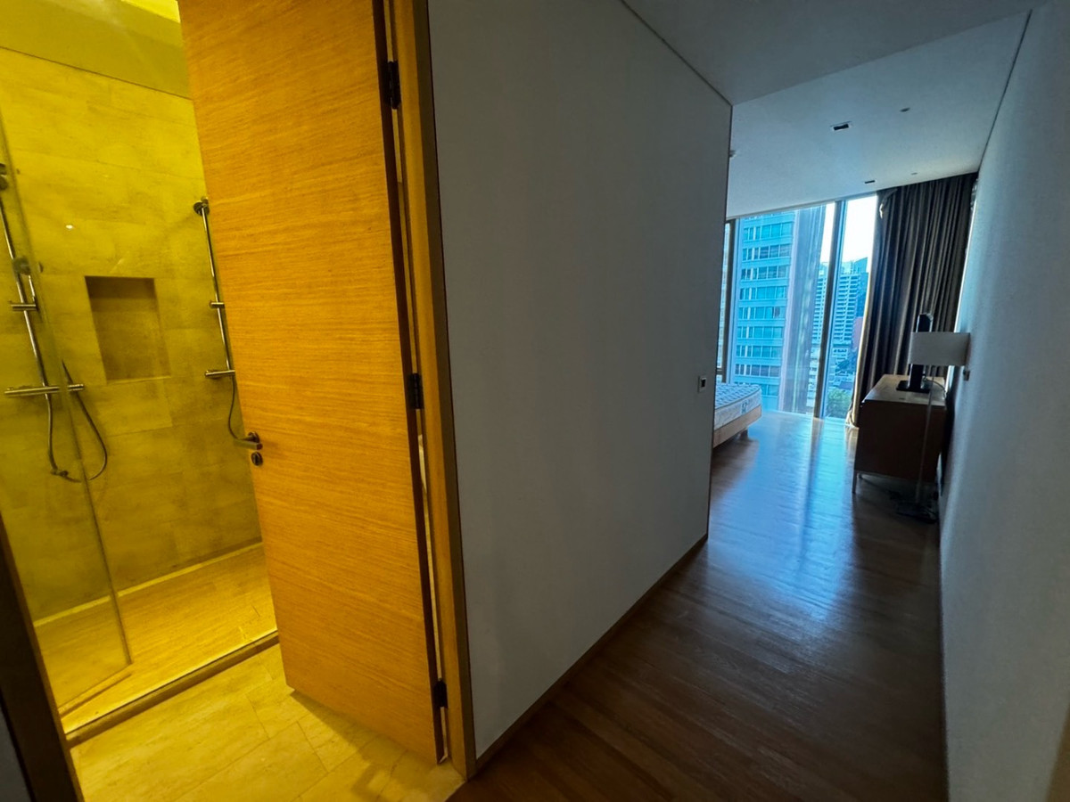 ขายคอนโดสีลม ศาลาแดง บางรัก : Saladaeng Residences 2 bedroom 126sqm for sale only 29 Mb best layout in the building!! Please contact 0816878954