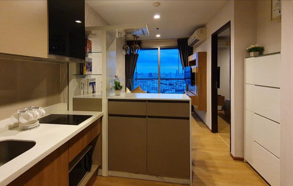 For RentCondoSathorn, Narathiwat : For rent ✨ Rhythm Sathorn - Narathiwas ✨ complete furniture and electrical appliances, near BTS Saphan Taksin.