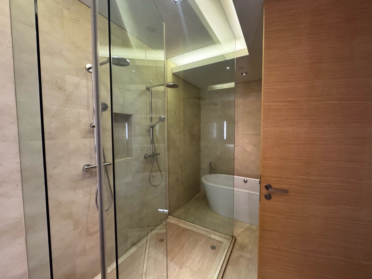 ขายคอนโดสีลม ศาลาแดง บางรัก : Saladaeng Residences 2 bedroom 126sqm for sale only 29 Mb best layout in the building!! Please contact 0816878954