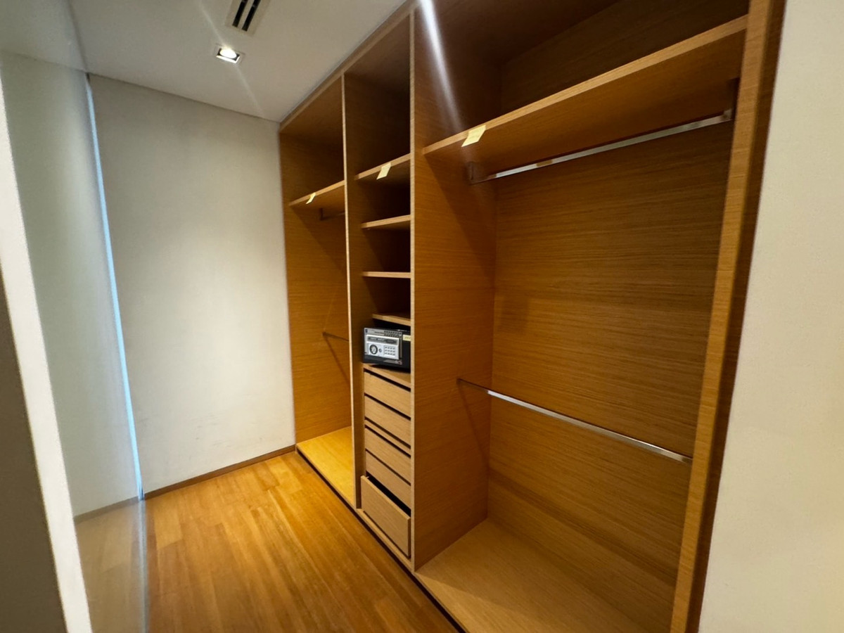 ขายคอนโดสีลม ศาลาแดง บางรัก : Saladaeng Residences 2 bedroom 126sqm for sale only 29 Mb best layout in the building!! Please contact 0816878954